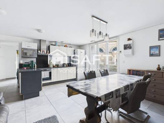 Maison de ville à vendre 199 922 € 6 pièces 3 chambres 112 m² 213 m² de terrain Saint-Savinien 17350