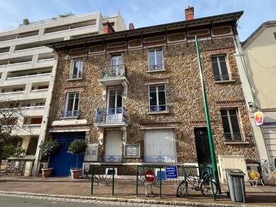 Immeuble mixte à vendre 1 664 000 € 377 m² de bureaux Rueil-Malmaison 92500