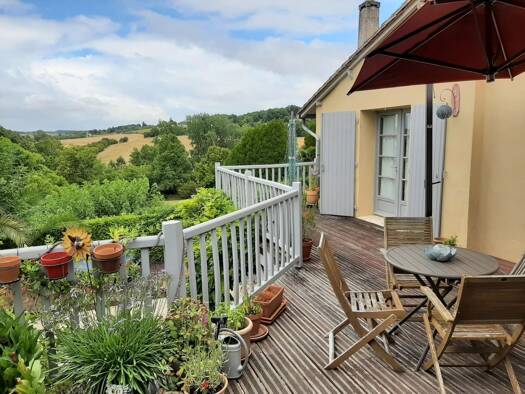 Maison à vendre 298 750 € 4 pièces 2 chambres 134 m² 624 m² de terrain Aubeterre-sur-Dronne 16390