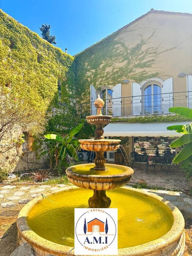Maison à vendre 1 490 000 € 12 pièces 7 chambres 500 m² 12 979 m² de terrain Centre Ville Castries 34160
