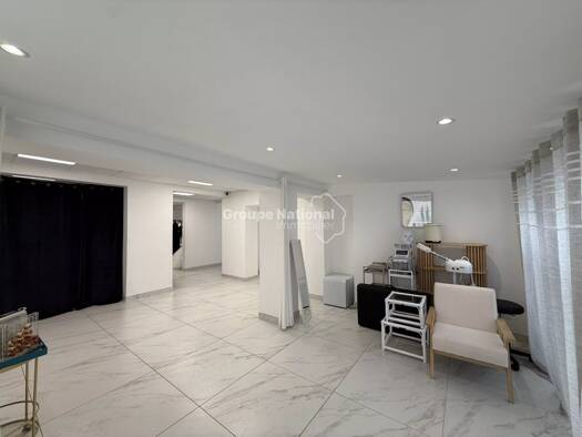 Local commercial à louer 1 095 € 55 m² de surface de vente Montfavet Centre Avignon 84140