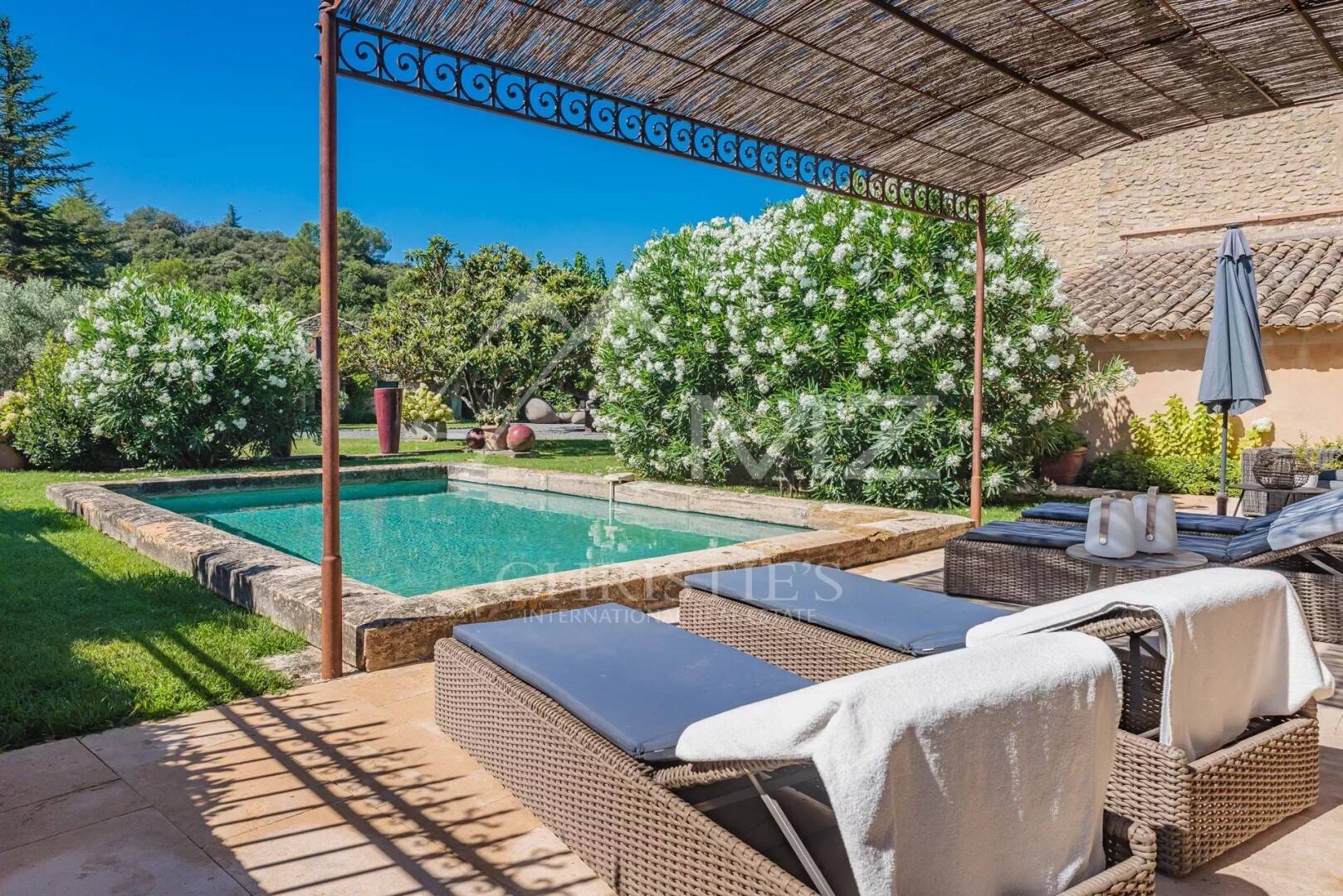Maison à vendre, 380m², MENERBES
