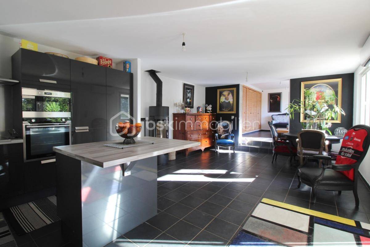 Maison à vendre, 207m², LA ROQUEBRUSSANNE
