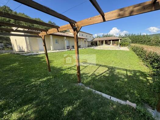 Maison à vendre 690 000 € 11 pièces 6 chambres 223,6 m² 15 975 m² de terrain Puy-Saint-Martin 26450