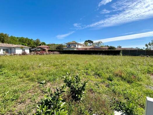 Terrain constructible à vendre 258 000 € 674 m² de terrain Saubion 40230
