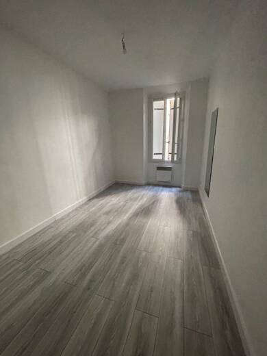Appartement à louer 790 € 3 pièces 2 chambres 70,1 m² Étage 1/1 Centre Ville St Maximin la Ste Baume 83470
