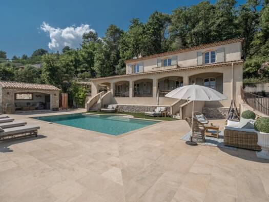 Villa à vendre 1 500 000 € 5 pièces 4 chambres 213 m² 3 000 m² de terrain Seillans 83440