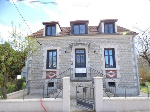 Maison à vendre 244 400 € 6 pièces 3 chambres 102 m² 430 m² de terrain Montignac-Lascaux 24290