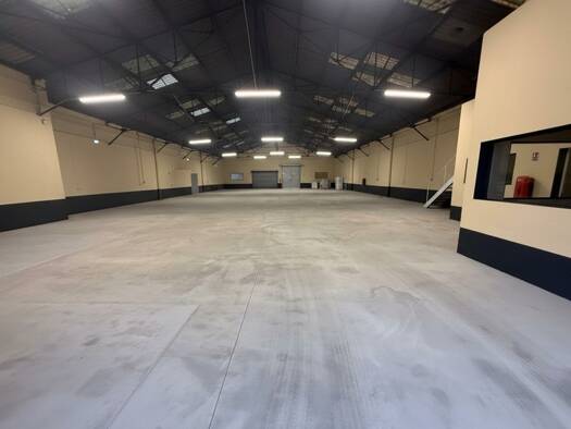 Entrepôt à vendre 315 000 € 700 m² d'espace de stockage Martinet-Vignemale Tarbes 65000