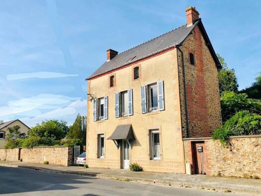Maison à vendre 182 000 € 6 pièces 4 chambres 125 m² 684 m² de terrain Montsûrs 53150