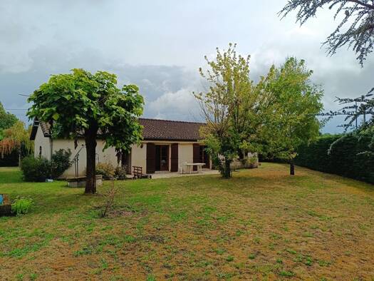 Maison de plain-pied à vendre 249 000 € 4 pièces 4 chambres 121 m² 1 072 m² de terrain Bellerive sur Allier 03700