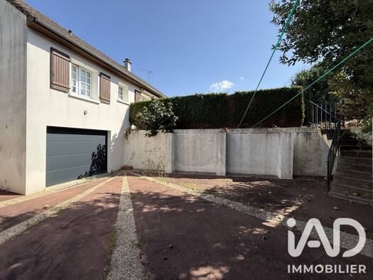 Maison à vendre 167 000 € 4 pièces 3 chambres 83 m² 634 m² de terrain Route d'Angers Château-Gontier-sur-Mayenne 53200