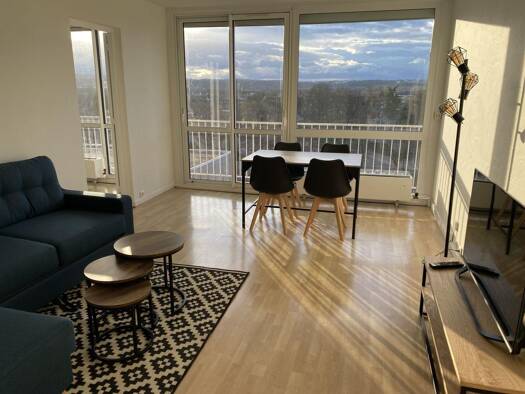 Appartement à louer 610 € 5 pièces 4 chambres 94 m² 5ème étage Cergy 95000