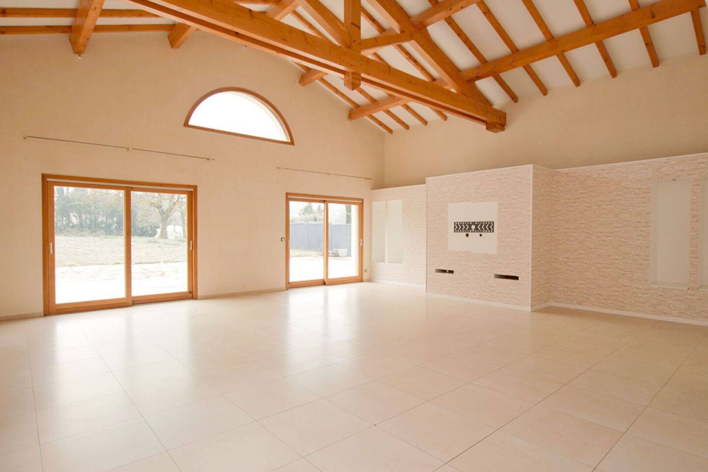 Maison à vendre, 343m², SAINT PIERRE DE CHANDIEU