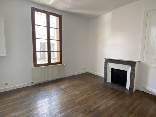 Appartement à louer 610 € 2 pièces 1 chambre 38 m² RDC Tours 37000