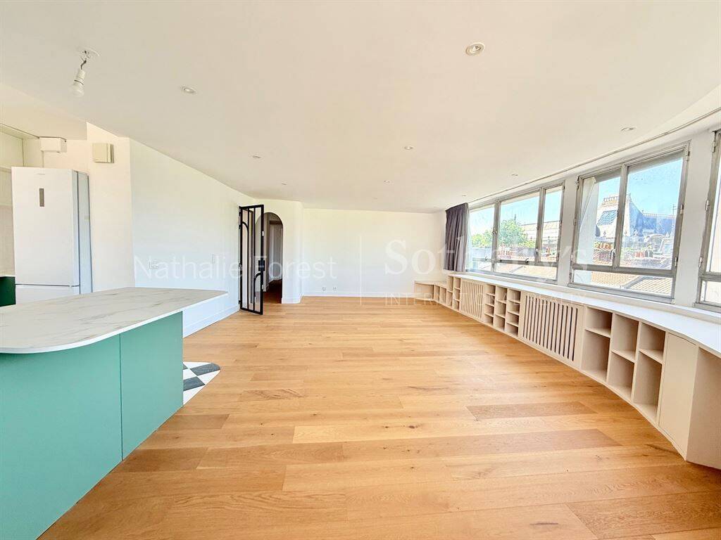 APPARTEMENT RÉNOVÉ - 2 CHAMBRES - VUE EXCEPTIONNELLE - PARKING — 3