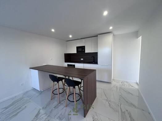 Appartement à louer 650 € 4 pièces 3 chambres 59 m² RDC Roanne 42300