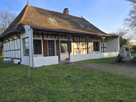 Maison à vendre 144 000 € 5 pièces 3 chambres 94 m² 3 784 m² de terrain Montret 71440