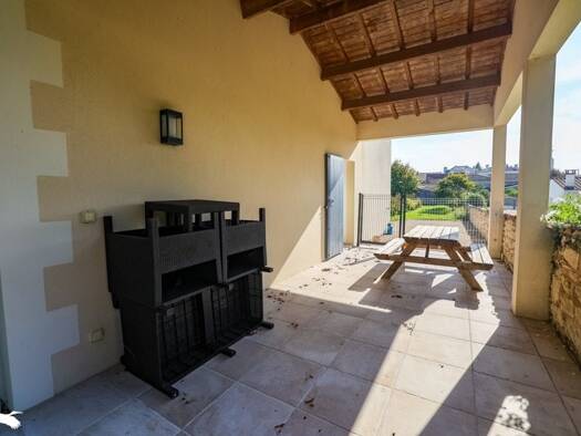 Maison de plain-pied à vendre 244 950 € 4 pièces 3 chambres 105 m² 857 m² de terrain Saint-Fort-sur-Gironde 17240