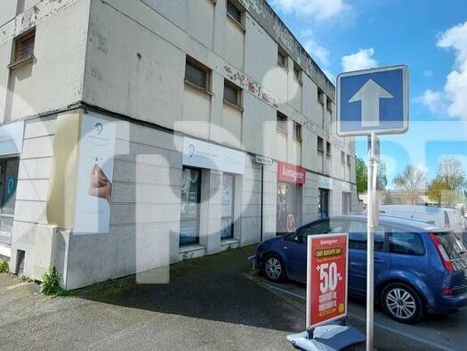 Local commercial à vendre 660 000 € 303 m² de surface de vente Creil 60100