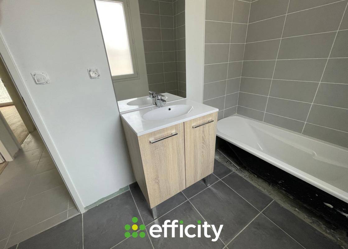 Maison à vendre, 70m², LA CHAPELLE DE LA TOUR