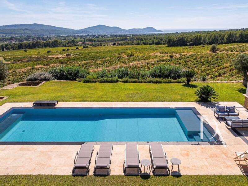 Maison à louer, 260m², LA CADIERE D'AZUR