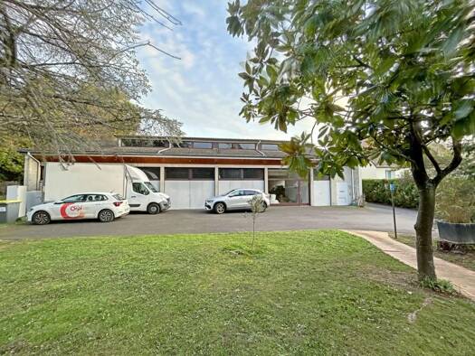 Entrepôt à vendre 1 924 000 € 816 m² d'espace de stockage Hacquinière-Paris-Chevreuse Bures-sur-Yvette 91440