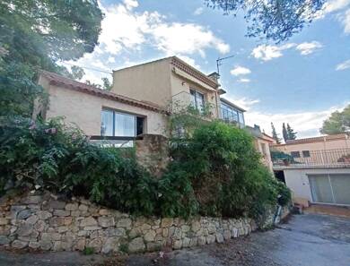 Maison de plain-pied à vendre 780 000 € 9 pièces 6 chambres 203 m² 1 975 m² de terrain Bord de Mer Carqueiranne 83320