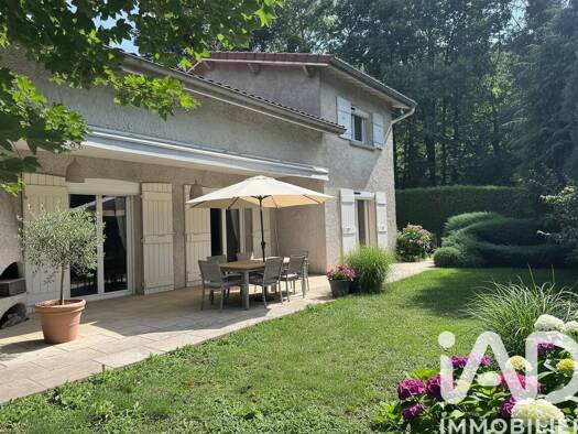 Maison à vendre 369 000 € 7 pièces 4 chambres 183 m² 1 700 m² de terrain Fraisses 42490