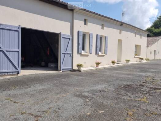 Maison de plain-pied à vendre 157 500 € 5 pièces 3 chambres 85 m² 3 545 m² de terrain Jonzac 17500