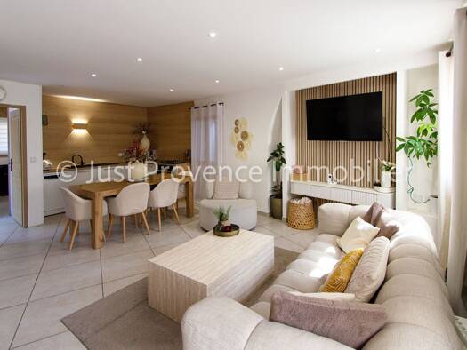 Maison à vendre 385 000 € 6 pièces 4 chambres 203 m² 138 m² de terrain Caromb 84330