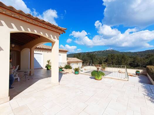 Villa à vendre - Première occupation 395 000 € 5 pièces 3 chambres 217 m² 1 040 m² de terrain Fontjoncouse 11360