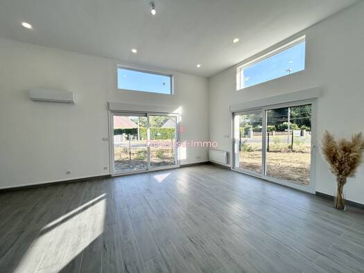 Maison de plain-pied à vendre 269 900 € 5 pièces 3 chambres 118 m² 538 m² de terrain Villemandeur 45700