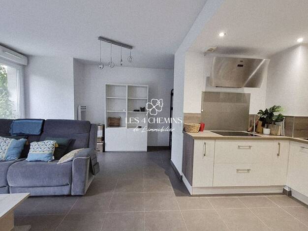 Appartement à vendre 229 000 € 2 pièces 1 chambre 42 m² RDC/2 Châteauneuf-le-Rouge 13790