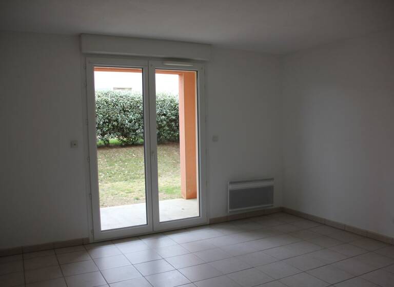 Appartement à louer 500 € 2 pièces 1<br/>chambre 36 m²<br/>superficie RDC<br/>étage Pujaudran 32600
