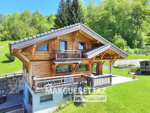 Chalet à vendre 815 000 € 4 pièces 3 chambres 141 m² 1 129 m² de terrain Arâches-la-Frasse 74300