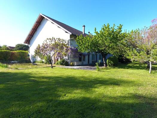 Maison à louer 3 770 € 9 pièces 5 chambres 281 m² Feigères 74160