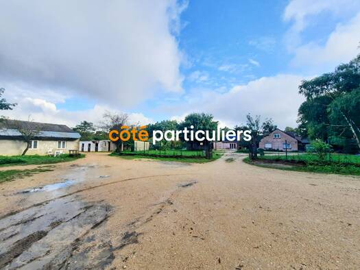 Ferme équestre à vendre 623 400 € 40 000 m² de terrain Sampans 39100