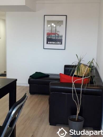 Appartement à louer 595 € 1 pièce 2 chambres 11 m² 17ème étage Grand Parc-Chartrons-Paul Doumer Bordeaux 33300