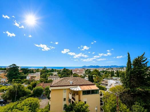 Appartement à vendre 895 000 € 3 pièces 2 chambres 86,04 m² Étage 2/3 Cannes 0640