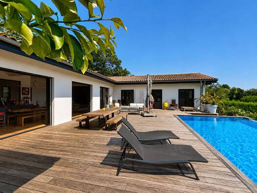 Maison de plain-pied à vendre 1 998 000 € 9 pièces 7 chambres 358 m² 2 000 m² de terrain Arcangues 64200