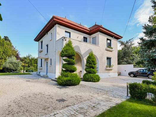 Maison à vendre 1 590 000 € 8 pièces 4 chambres 325 m² 1 300 m² de terrain Bron Centre-Le Rafour Bron 69500