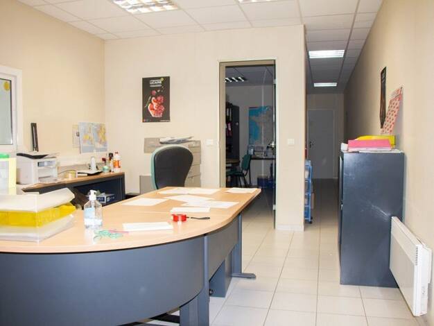 Entrepôt à vendre 130 000 € 900 m² d'espace de stockage Lacaune 81230