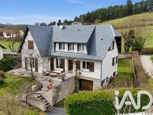 Maison à vendre 250 000 € 7 pièces 5 chambres 178 m² 725 m² de terrain Le Malzieu-Ville 48140