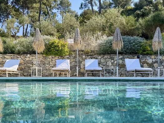Maison de plain-pied à vendre 5 500 000 € 10 pièces 5 chambres 300 m² 5 000 m² de terrain Peripherie Cassis 13260