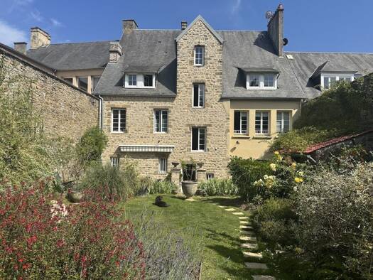 Hôtel particulier à vendre 553 000 € 10 pièces 1 chambre 330 m² 315 m² de terrain Coutances 50200