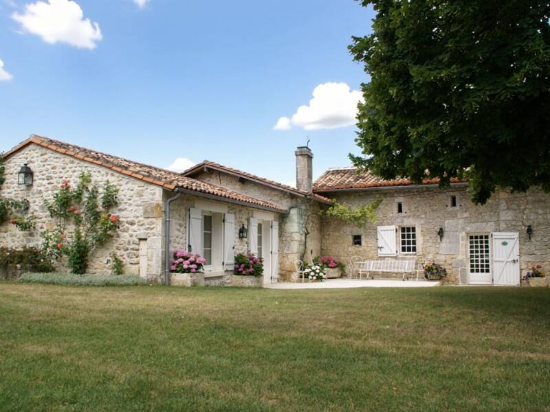 Maison à vendre, 334m², ROULLET SAINT ESTEPHE
