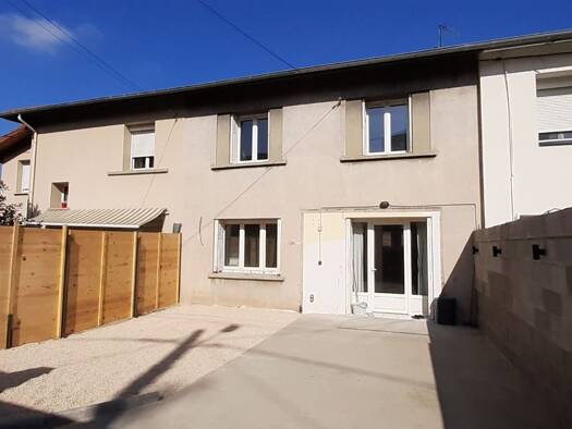 Maison à vendre 139 000 € 4 pièces 3 chambres 93 m² 461 m² de terrain Sud Est Le Chambon Feugerolles 42500