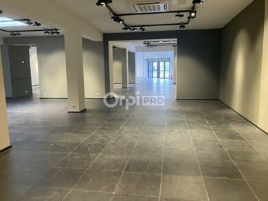 Local commercial à louer 6 045 € 341 m² de surface de vente Quetigny 21800