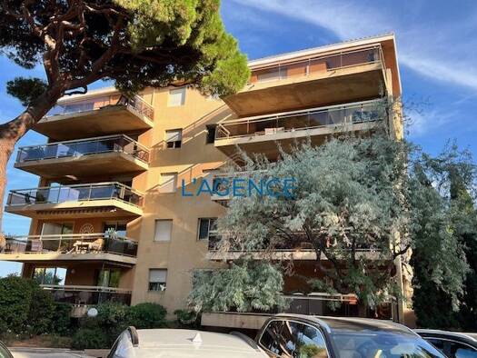 Appartement à vendre 180 000 € 2 pièces 1 chambre 33 m² Étage 2/4 Le Port la Capte Hyères 83400